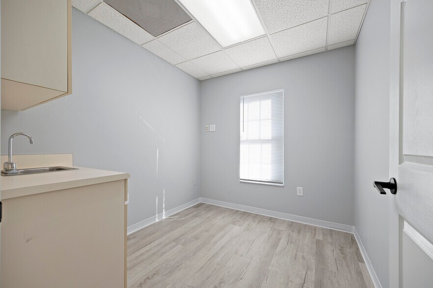 More Photos Of 1283 SW Sr-47, Lake City Medical For Lease