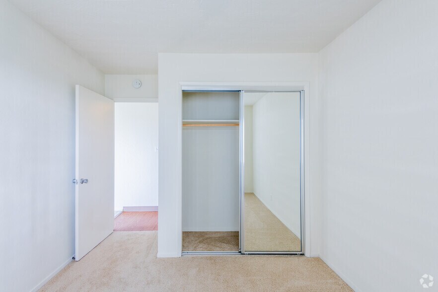 More Photos Of 2051 Shoreline Dr, Alameda Apartments For Sale