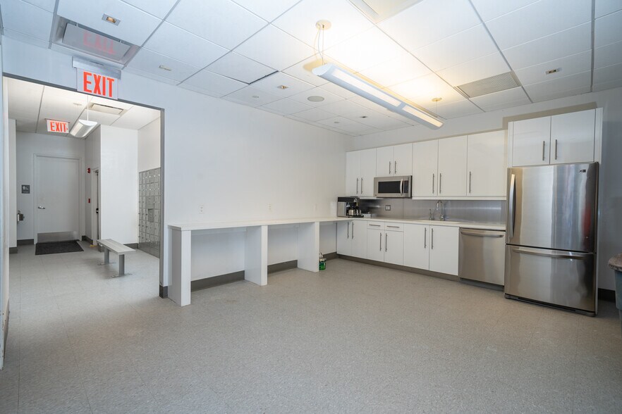More Photos Of 140 W 22nd St, New York Apartments For Sale