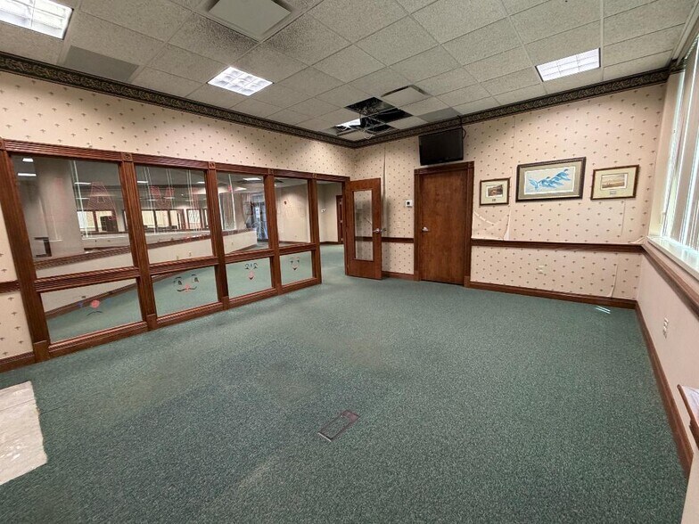 More Photos Of 300 Southtown Blvd, Owensboro Office For Lease