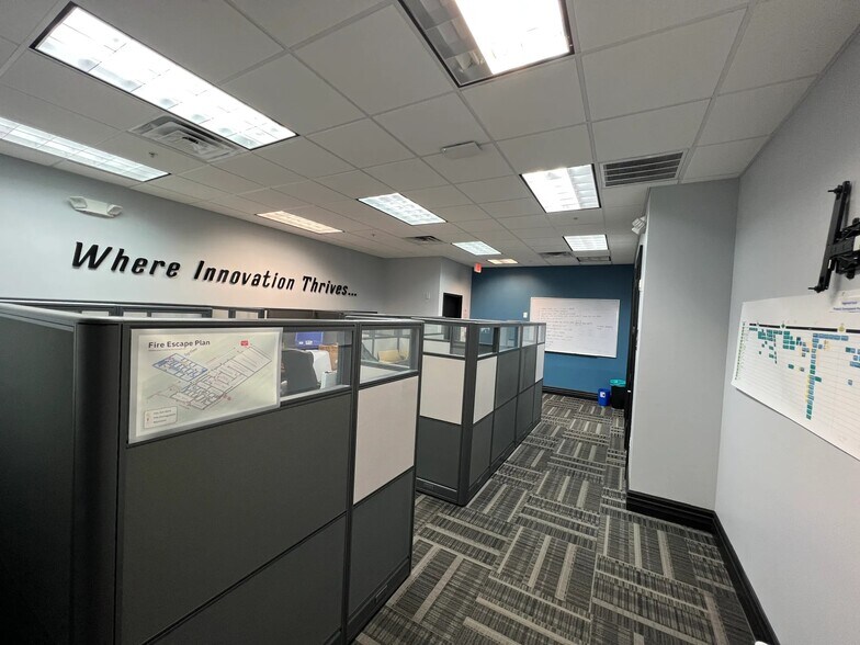 More Photos Of 1074 N Orange Ave, Sarasota Warehouse For Lease