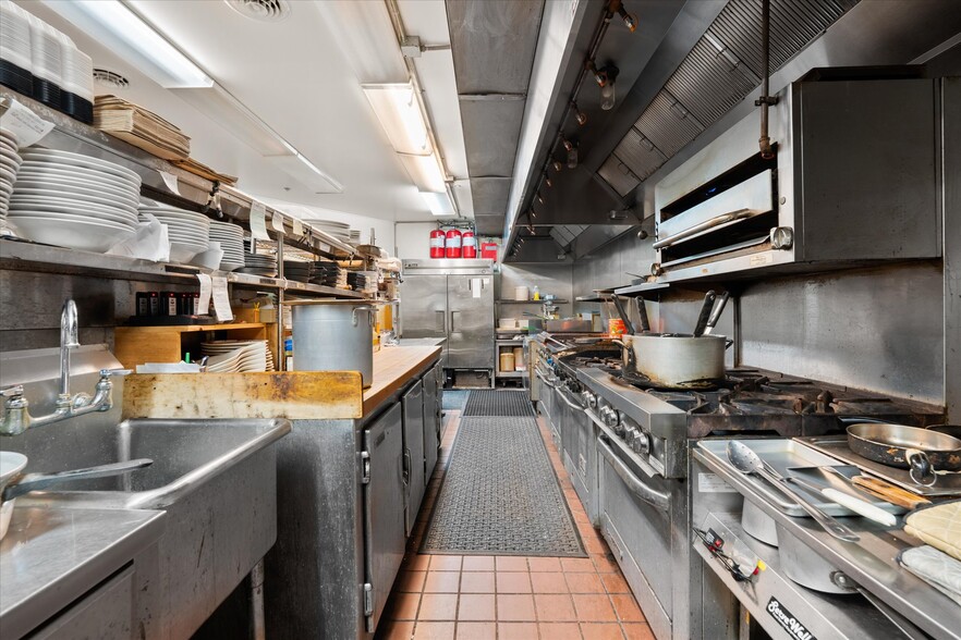 More Photos Of 212 Main St, Oneida General Retail For Sale