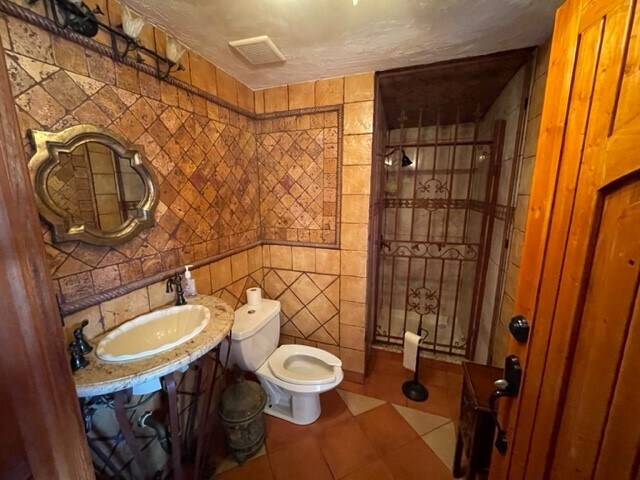 More Photos Of 58 Easton Ave, New Brunswick Storefront For Lease