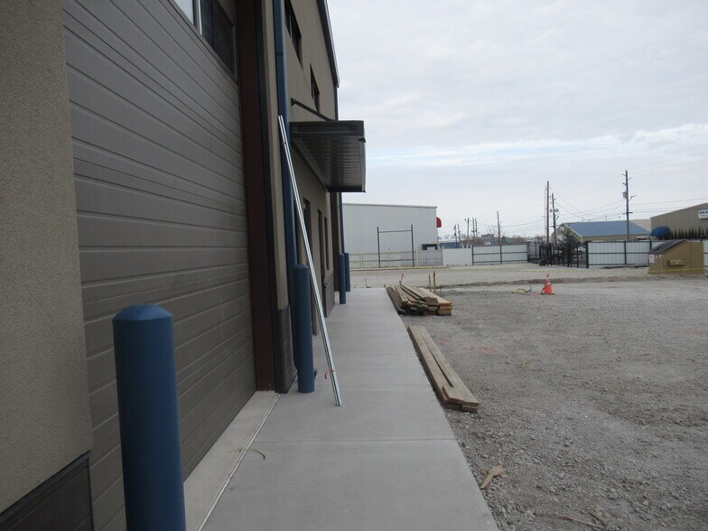 More Photos Of 5818 S 107th East Ave, Tulsa Warehouse For Lease