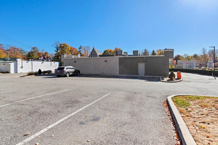 More Photos Of 71 Forest Ave, Glen Cove Storefront Retail Office For Lease