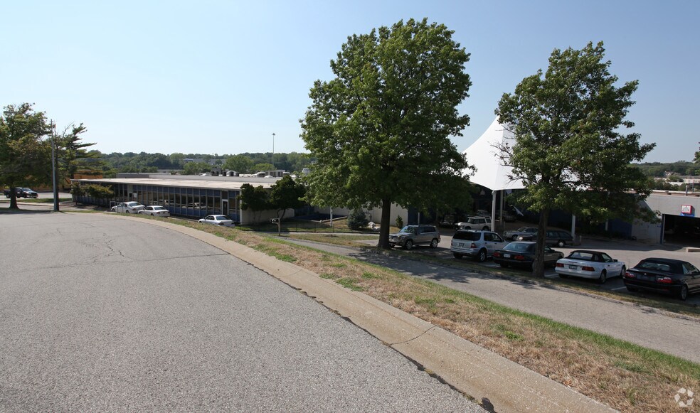 More Photos Of 5400 Antioch Dr, Merriam Flex For Sale