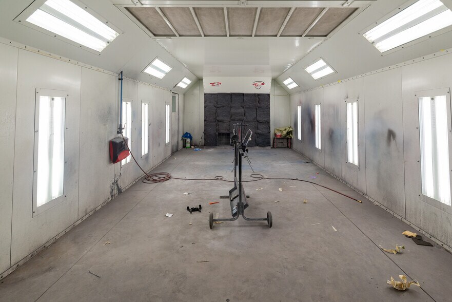 More Photos Of 2300B Plantside Dr, Louisville Warehouse For Lease