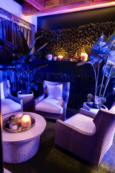 More Photos Of 22 E Elm St, Chicago Storefront Retail Office For Sale