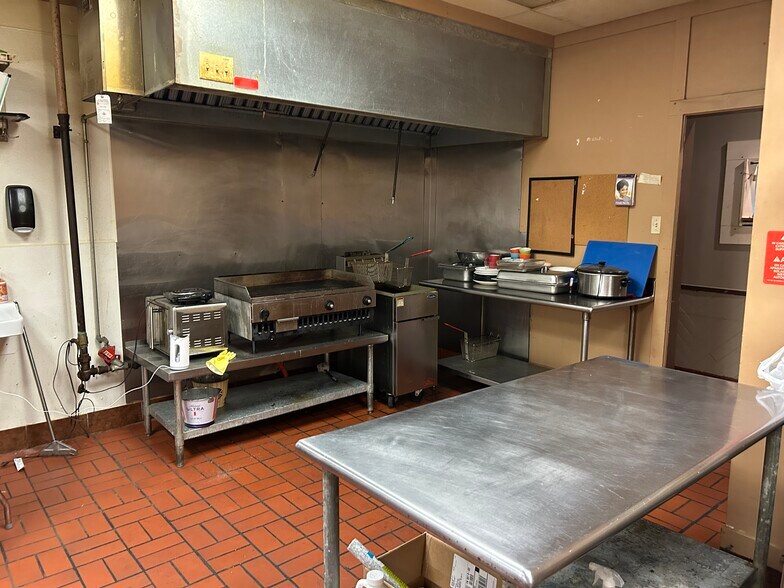 More Photos Of 6347-6359 E Navy Rd, Millington Freestanding For Sale