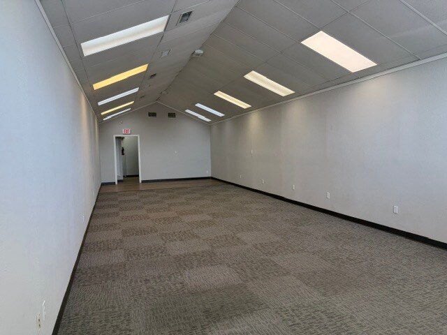 More Photos Of 525-1100 N Elm St, Denton Storefront For Lease