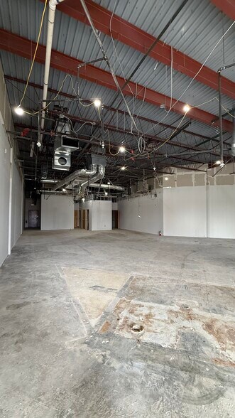 More Photos Of 4671-4697 Commercial Dr, New Hartford Storefront For Lease