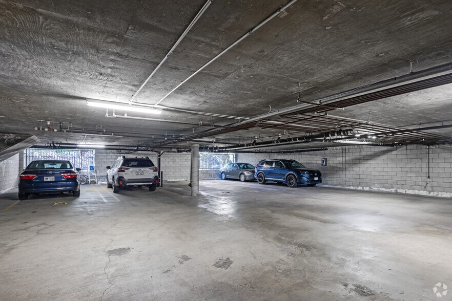 More Photos Of 1527 Veteran Ave, Los Angeles Apartments For Sale