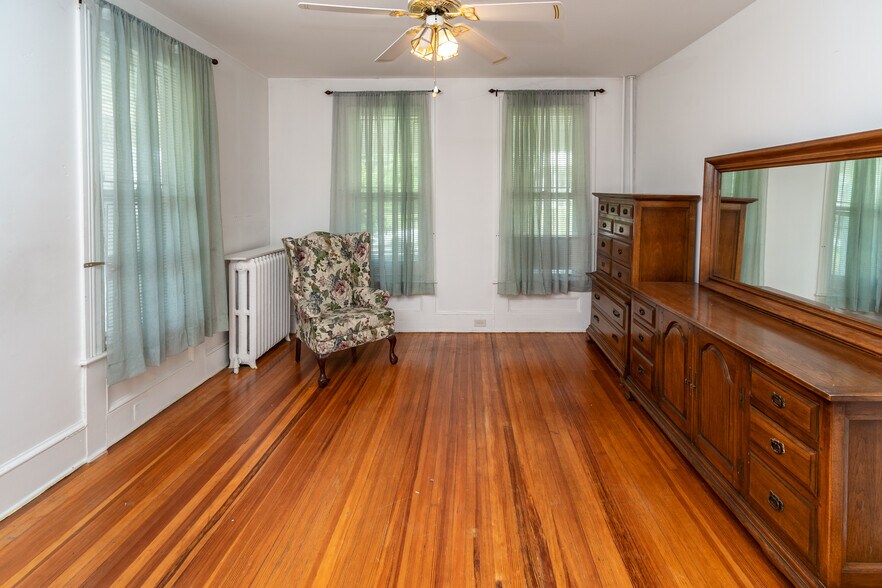 More Photos Of 38 John Ringo Rd, Ringoes Apartments For Sale