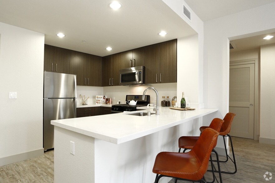 More Photos Of 1375-1411 Sycamore Ave, Hercules Unknown For Lease