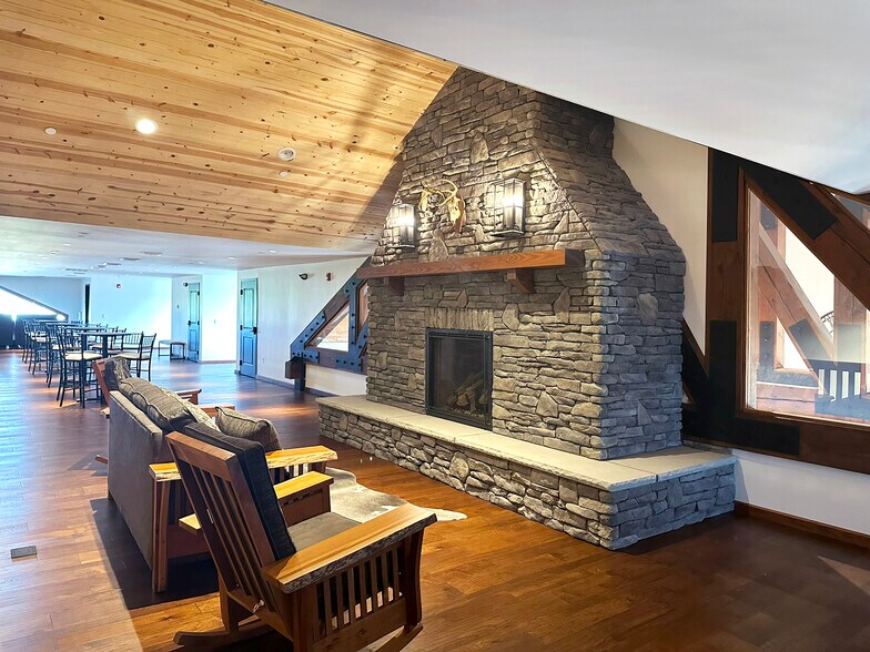 More Photos Of 1028 Blackthorne Dr, Jeannette Sports And Entertainment For Sale