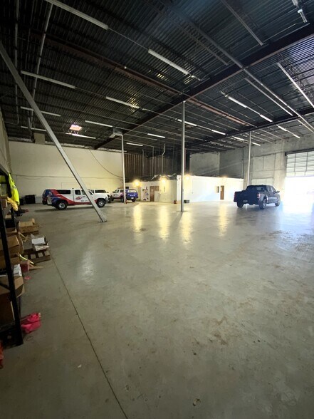 More Photos Of 8606 Wall St, Austin Distribution For Lease