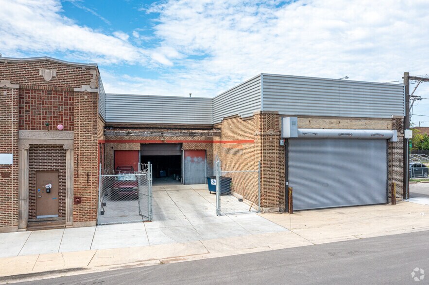 More Photos Of 4300 W Lake St, Chicago Warehouse For Lease