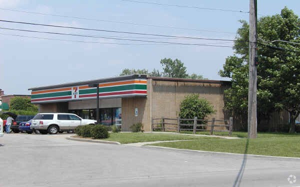 Primary Photo Of 1 N Wolf Rd, Prospect Heights Convenience Store For Lease