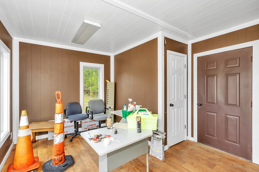 More Photos Of 121 Trotter Industrial Ln, Saluda Warehouse For Lease