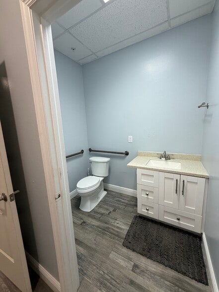 More Photos Of 17030 Alico Commerce Ct, Fort Myers Warehouse For Sale