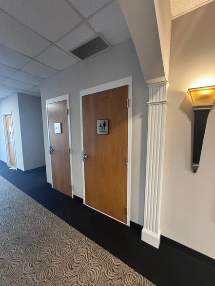 More Photos Of 20 Pidgeon Hill Dr, Sterling Medical For Lease