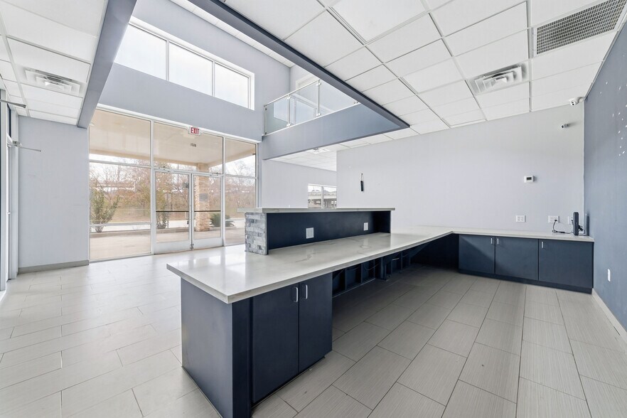 More Photos Of 6631 N Sam Houston Pky W, Houston Warehouse For Lease
