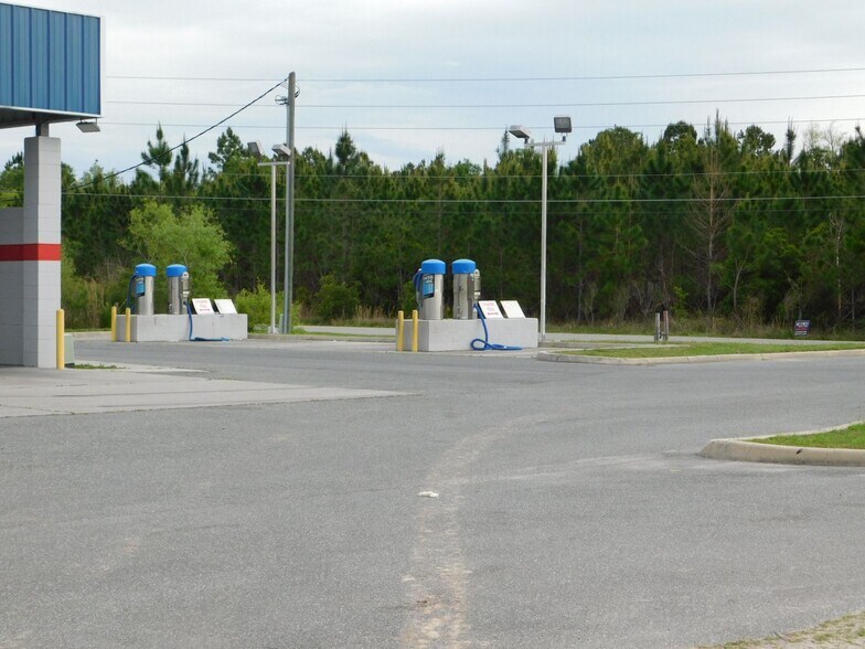 More Photos Of 1174 SW Real Ter, Lake City Carwash For Sale