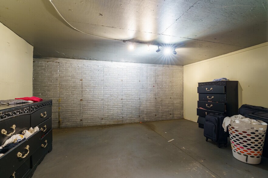 More Photos Of 210 Anderson Ln, Belleville Multifamily For Sale
