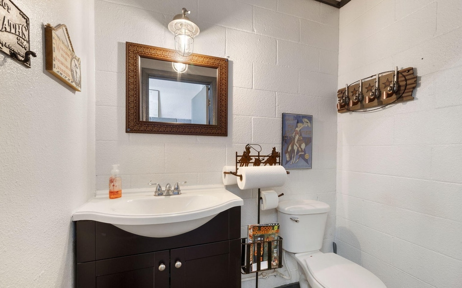 More Photos Of 100 N Winslow Ave, Winslow Freestanding For Sale