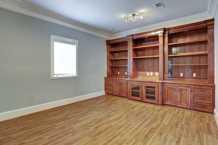 More Photos Of 2709 Blodgett St, Houston Medical For Sale