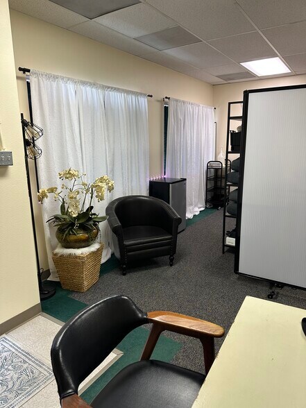 More Photos Of 716 E Main St, Othello Storefront Retail Office For Sale