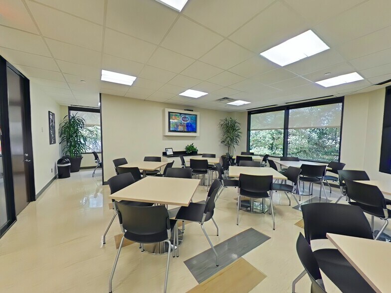 More Photos Of 70 NE Loop 410, San Antonio Office For Lease