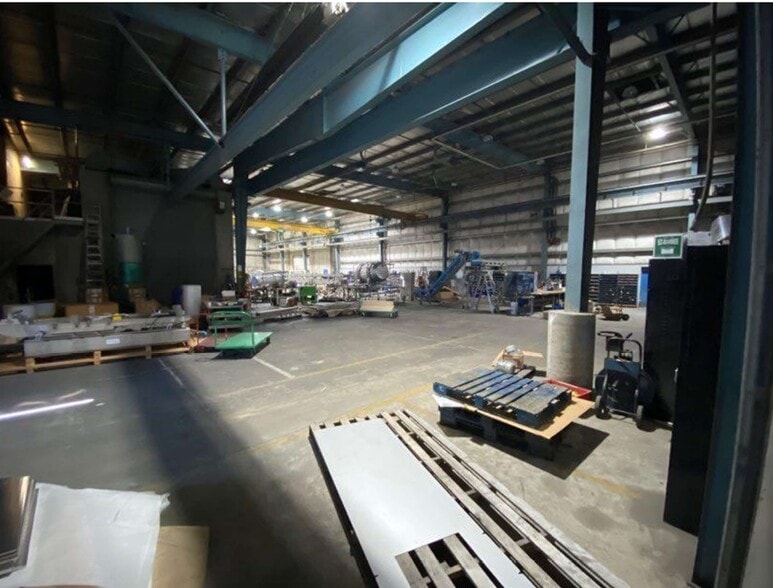 More Photos Of 500 E Illinois St, Newberg Manufacturing For Lease