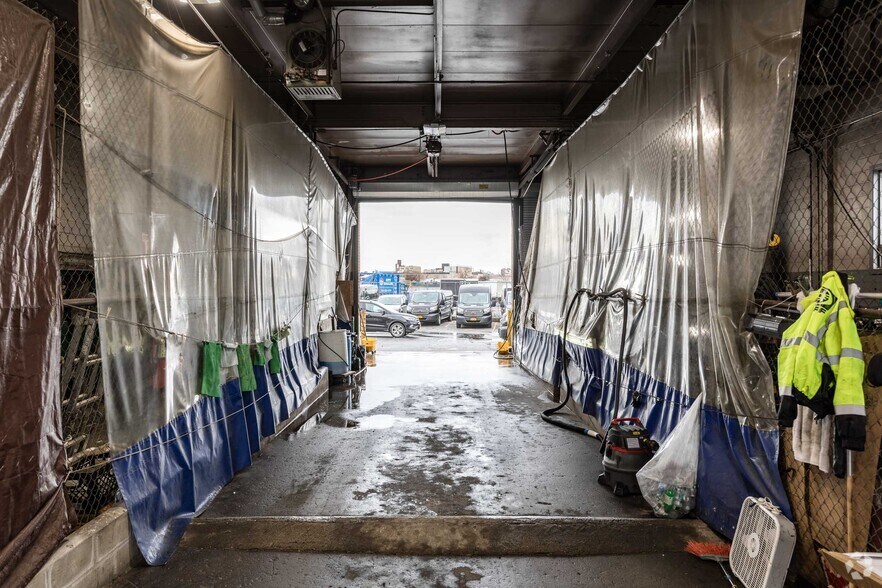 More Photos Of 460 Kingsland Ave, Brooklyn Truck Terminal For Lease