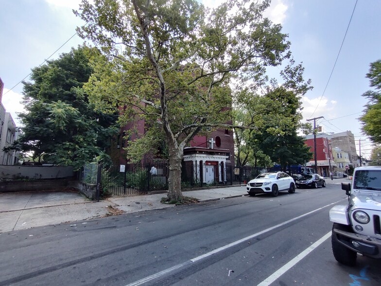 More Photos Of 126 Rutgers Ave, Jersey City Specialty For Sale