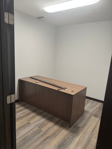 More Photos Of 6446 Road 3 NE, Moses Lake Flex For Lease