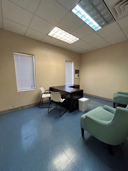 More Photos Of 7924 Carr St, Dallas Flex For Lease