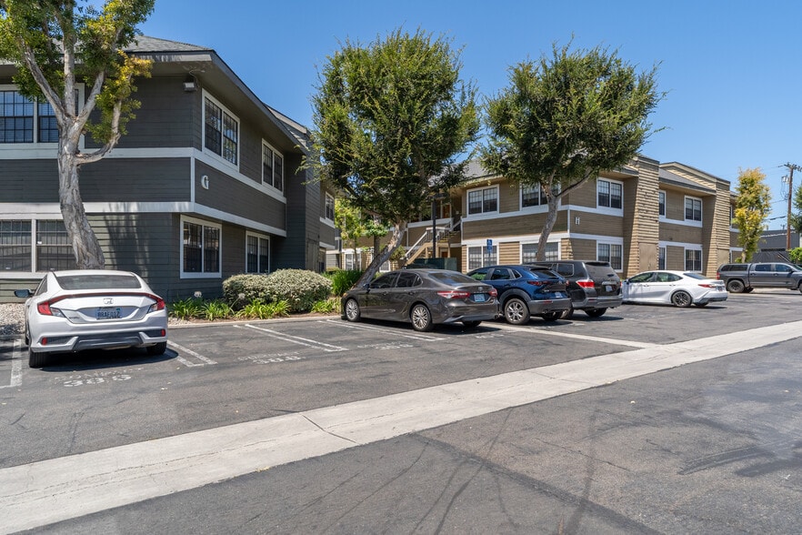 More Photos Of 2900 Bristol St, Costa Mesa Office For Sale