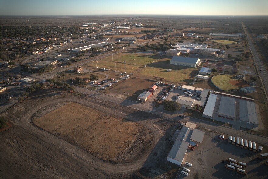 More Photos Of 150 Stadium Dr, Alice Land For Lease
