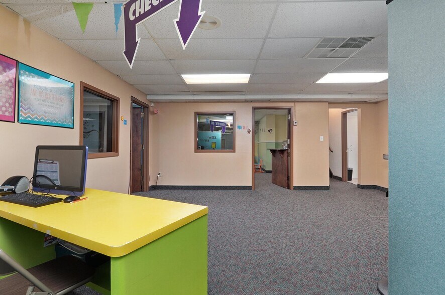 More Photos Of 2440 E Seminole St, Springfield Specialty For Sale