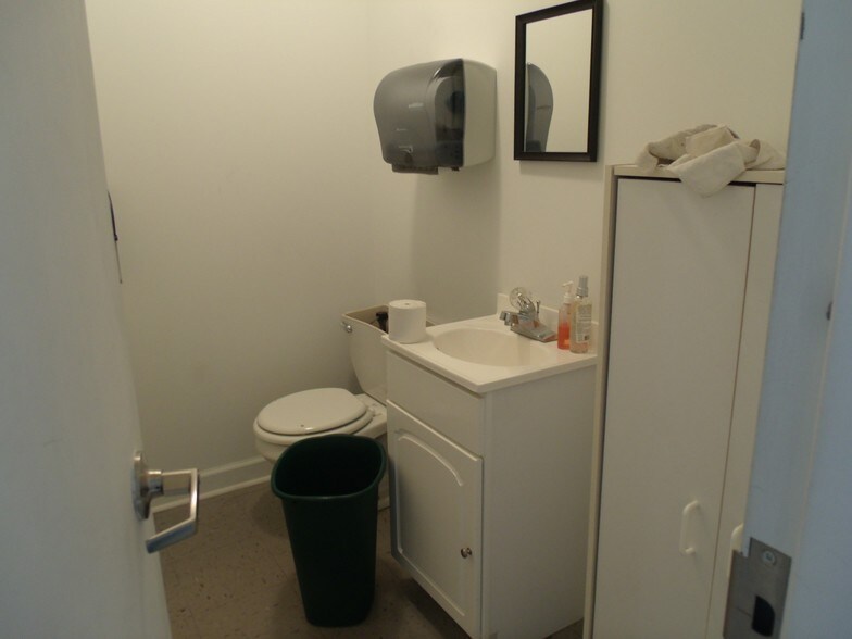 More Photos Of 1000 Elm St, Fulton Freestanding For Sale