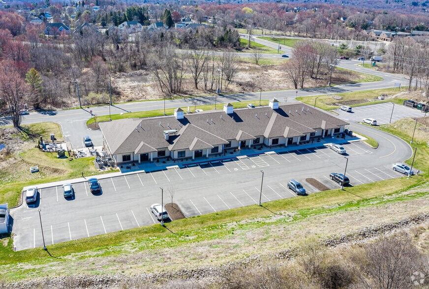 More Photos Of 777 Echo Lake Rd, Watertown Office For Lease