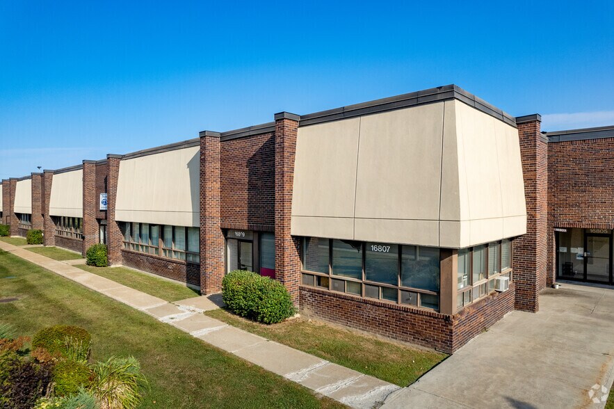 Primary Photo Of 16791-16821 Boul Hymus, Kirkland Warehouse For Lease