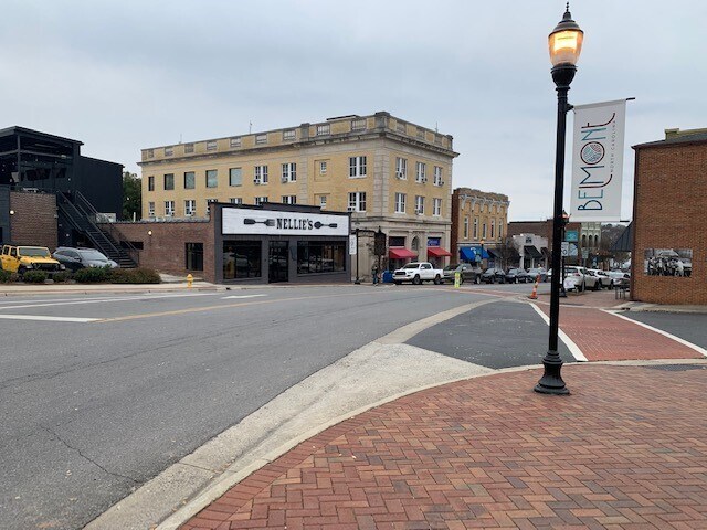 More Photos Of 85 E Catawba St, Belmont Office For Lease