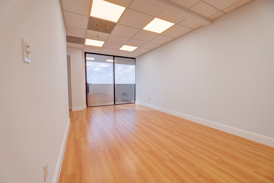 More Photos Of 550 Biltmore Way, Coral Gables Office For Lease