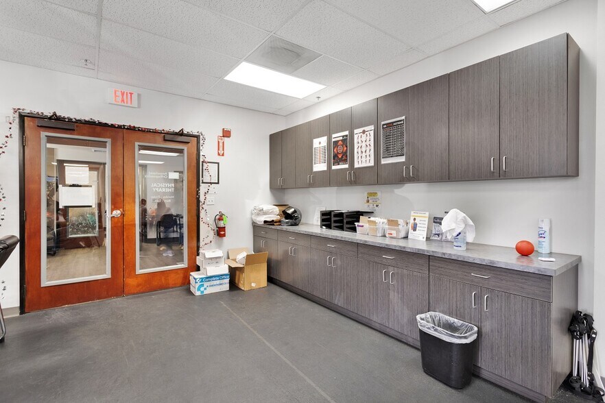 More Photos Of 15095 Amargosa Rd, Victorville Medical For Lease