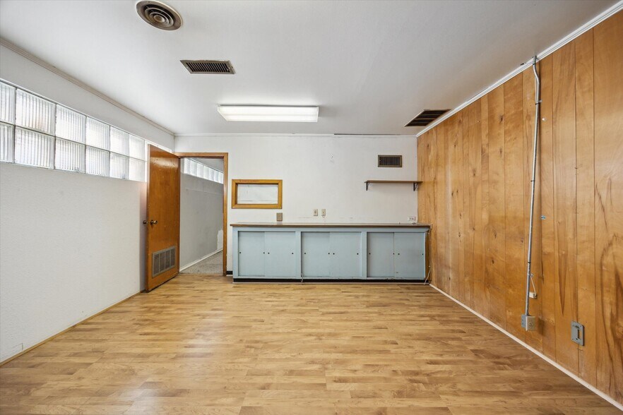 More Photos Of 316 Broadway St, Houston Flex For Sale