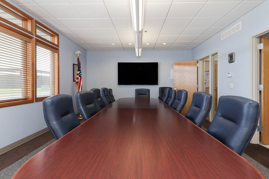 More Photos Of 407 Detroit Ave, Bloomington Office For Sale
