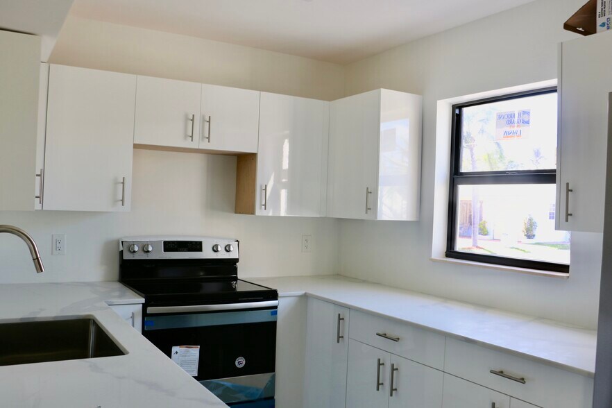 More Photos Of 2638 Lake Dr, Riviera Beach Apartments For Sale