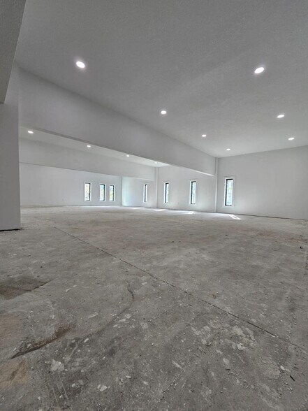 More Photos Of 1940 7th Ave S, Saint Petersburg Medical For Lease